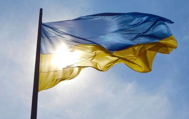 Рекорд Украины: в небе над Киевом развернули гигантский флаг (фото)