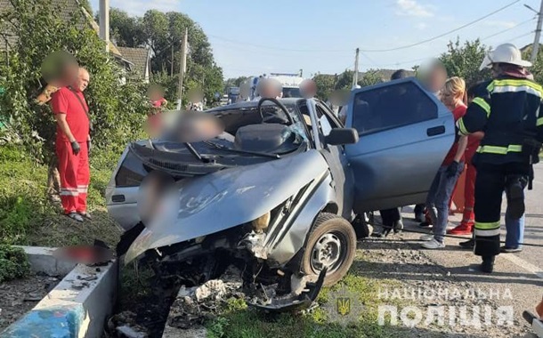 Под Одессой в ДТП погибли трое полицейских (фото 18+)