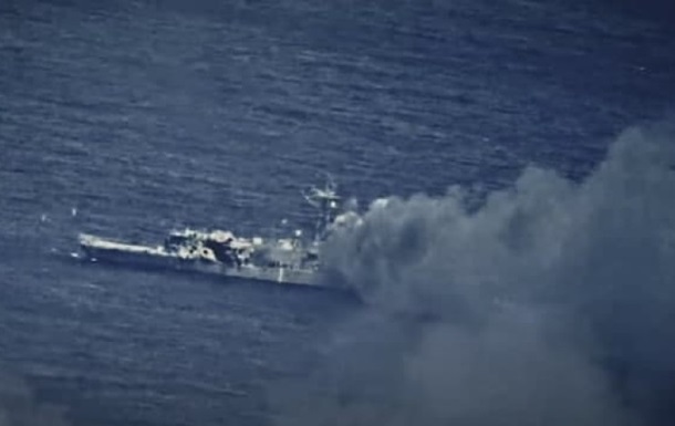 ВМС США уничтожили фрегат: судно раскололось пополам и затонуло (видео)