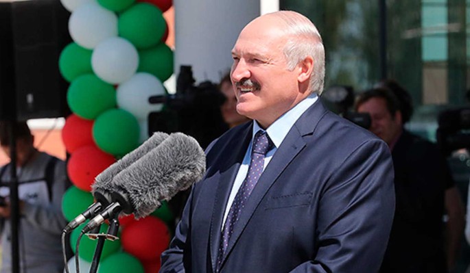 Жизни не видел: Лукашенко заявил, что не хочет пожизненно оставаться президентом (видео)