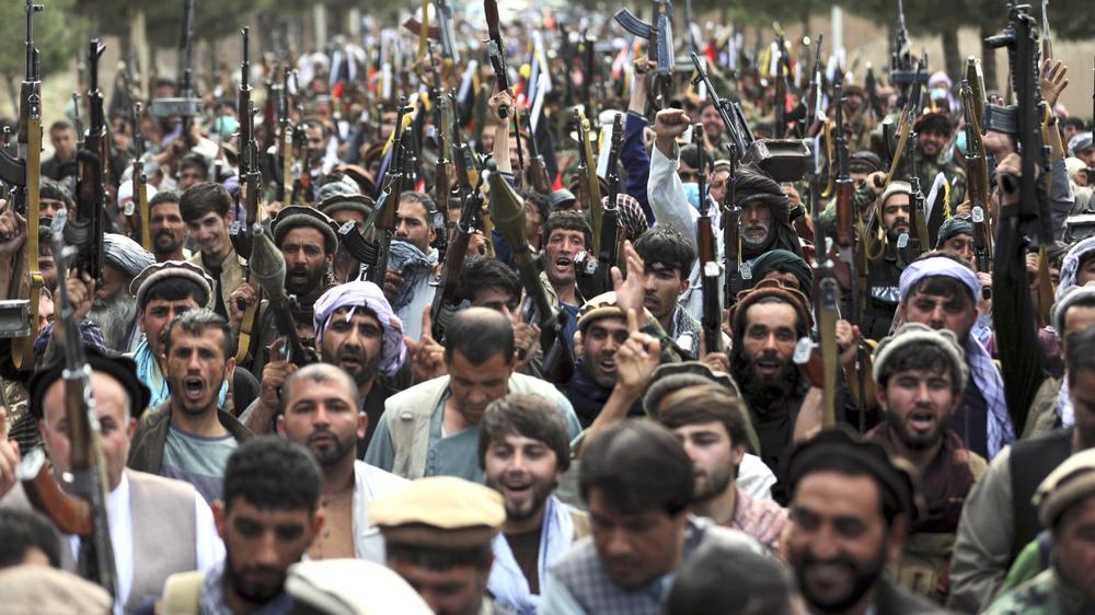 «Хоронят» врагов: талибы вынесли на площадь гробы с флагами НАТО и нескольких стран (видео)