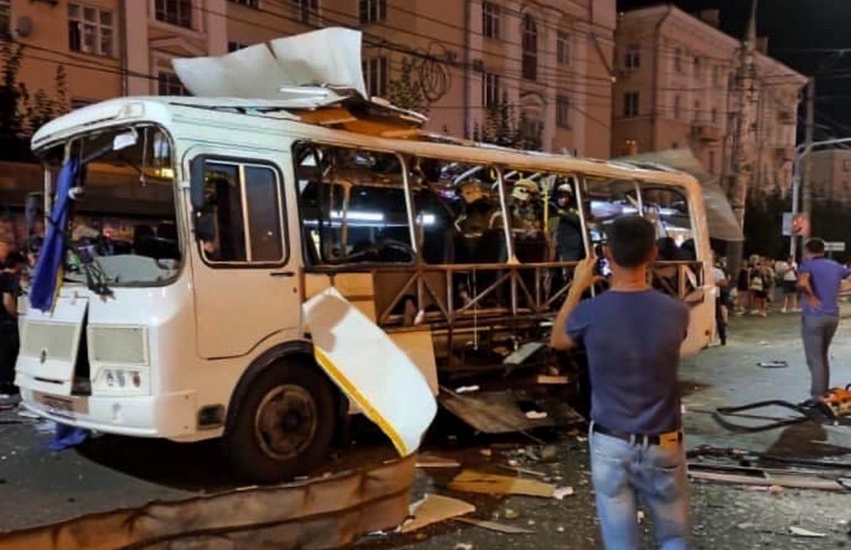 Взрыв автобуса в Воронеже: СМИ сообщили о 12 пострадавших, одной пассажирке оторвало ноги (видео)
