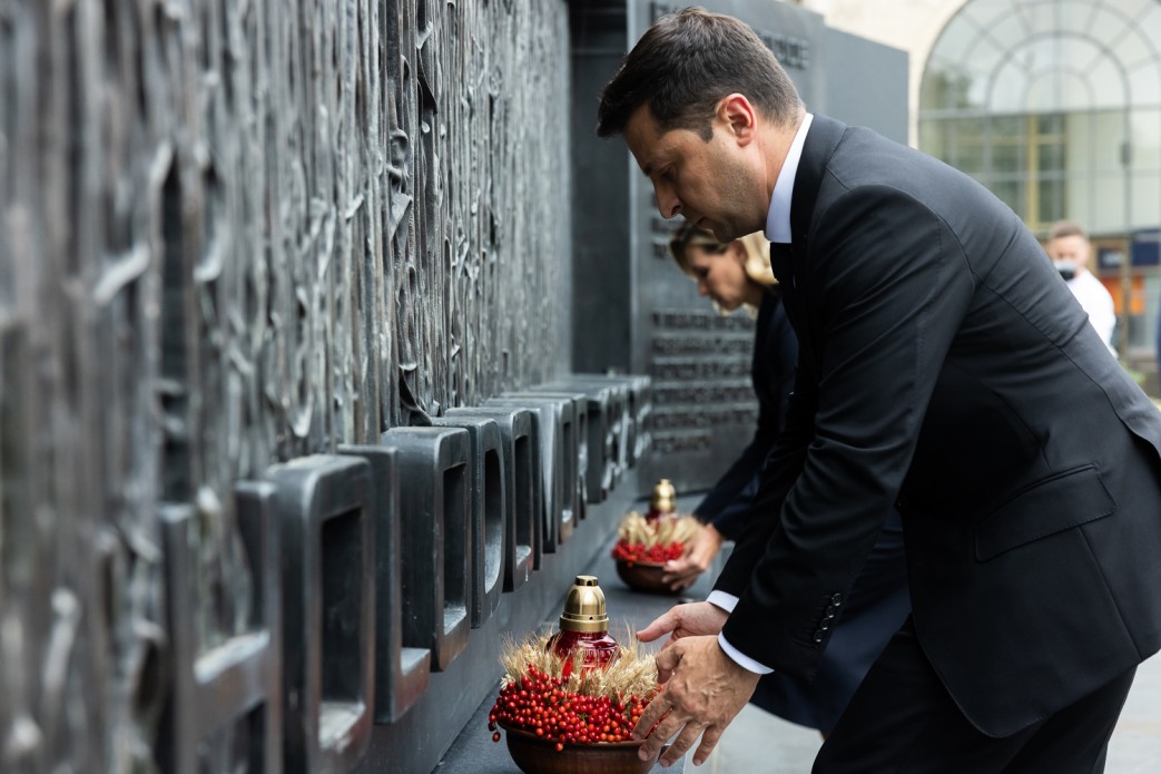 «Положили снопики пшеницы»: в США Зеленский посетил Мемориал жертвам Голодомора (фото)