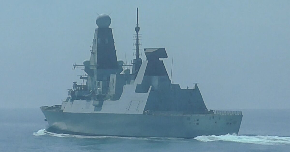 Минобороны РФ раскрыло подробности перехвата британского эсминца Defender в Чёрном море