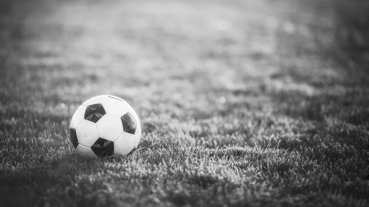 На Тернопольщине умер футболист, которого около полутора часов реанимировали на поле