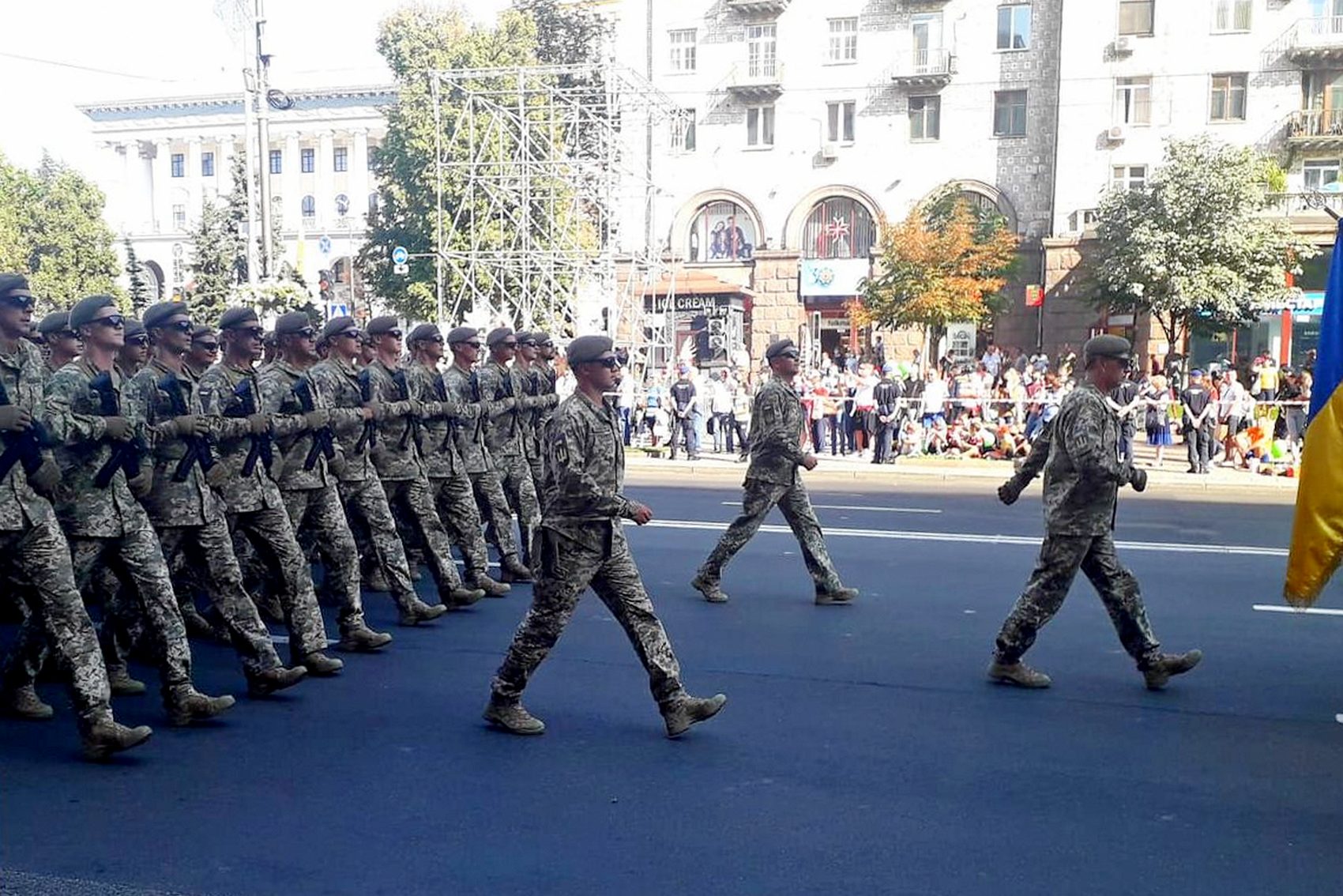 На репетиции парада ко Дню независимости украинские военные опять скандировали «Путин — х**ло» (видео)