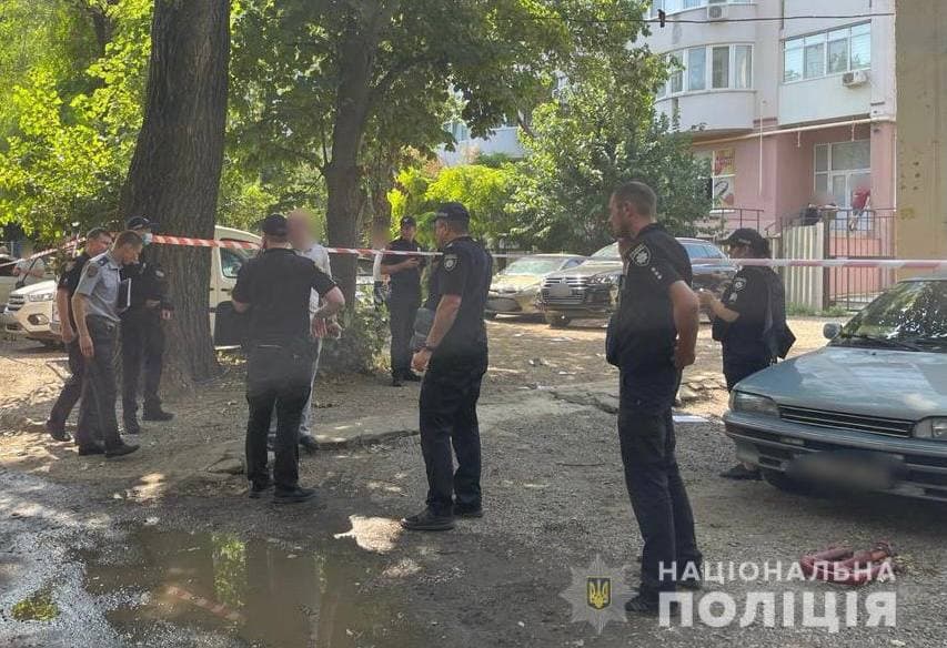 В Одессе на улице застрелили мужчину, полиция ввела операцию «Сирена» (фото, видео)