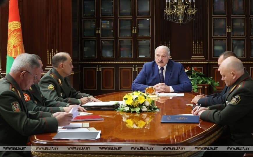 «Мы их предупредили»: Лукашенко поручил силовикам закрыть каждый метр границы Беларуси