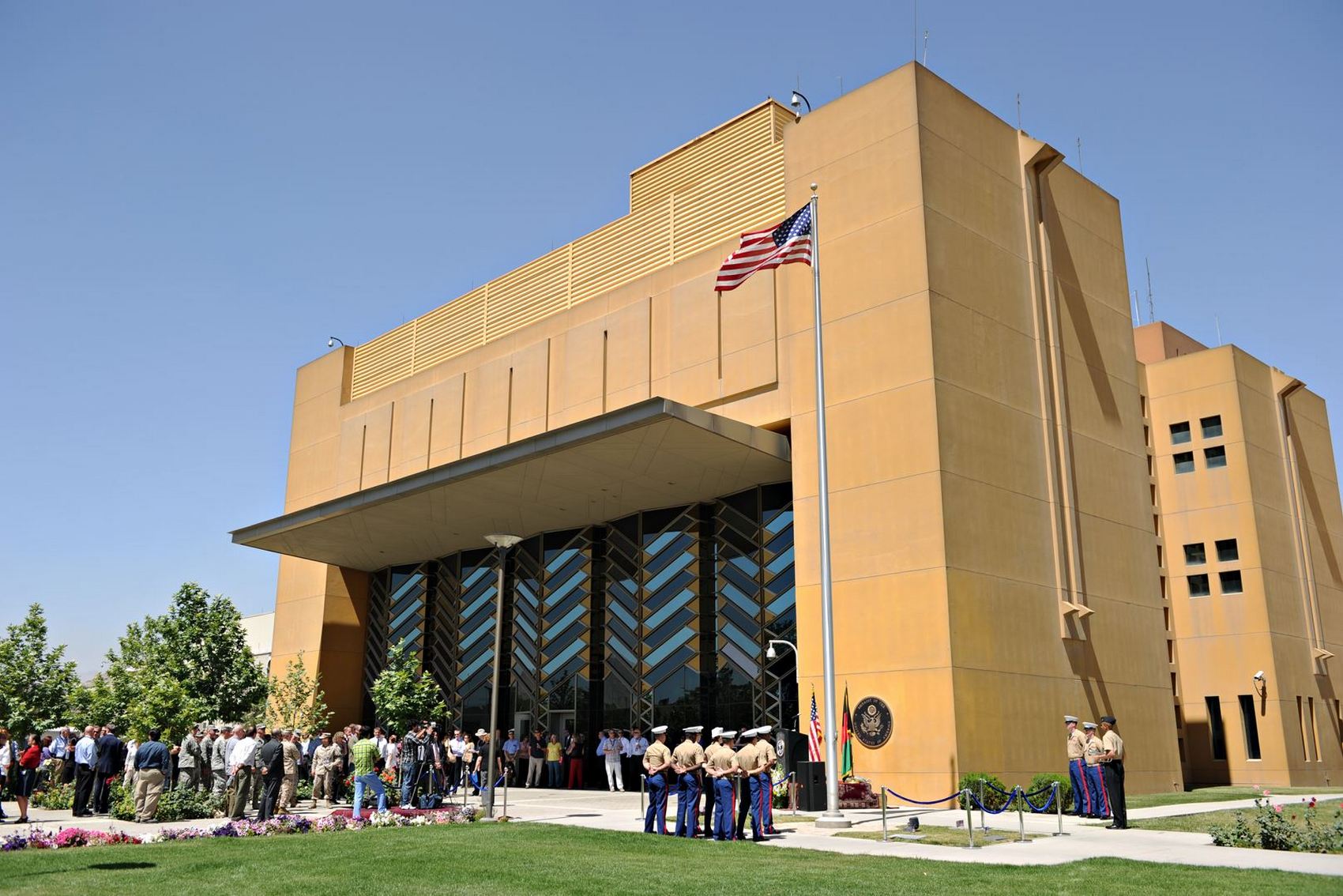 В посольстве США в Кабуле сотрудники начали уничтожать секретные документы