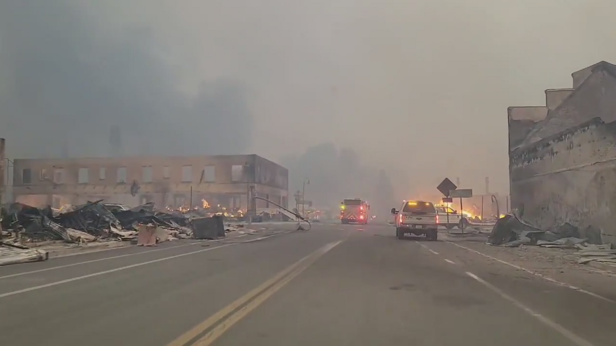 В Калифорнии пожары уничтожили городок Гринвилл (видео)