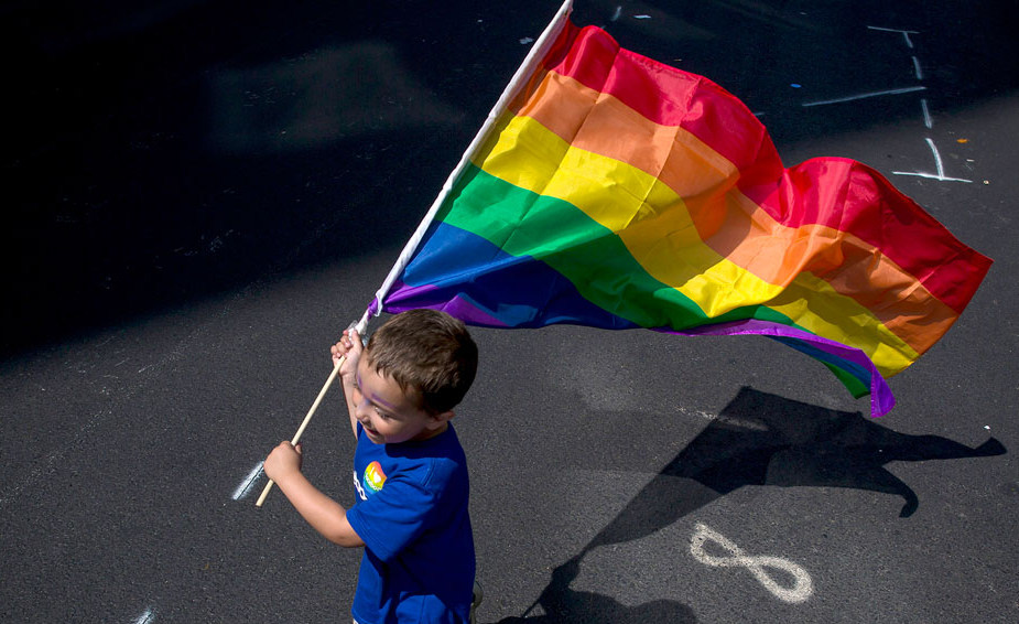 В Калифорнии учительница предложила школьникам присягнуть на верность флагу ЛГБТ
