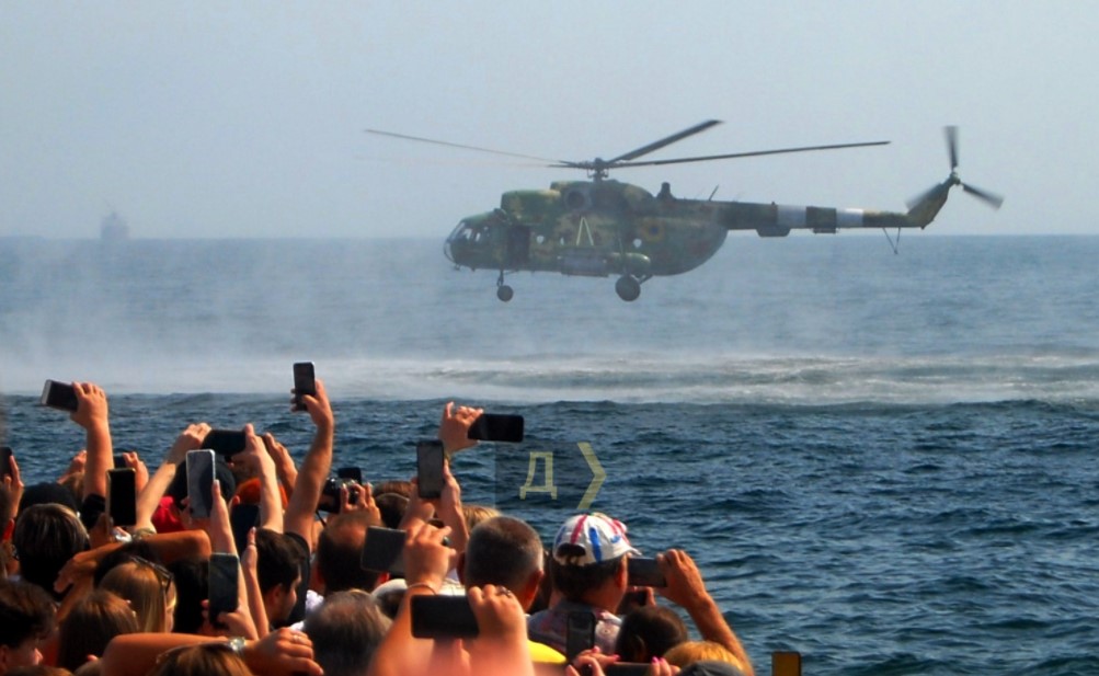 С боевыми пловцами и десантниками. В Одесском заливе прошел морской парад ко Дню независимости (фото, видео) - 4 - изображение