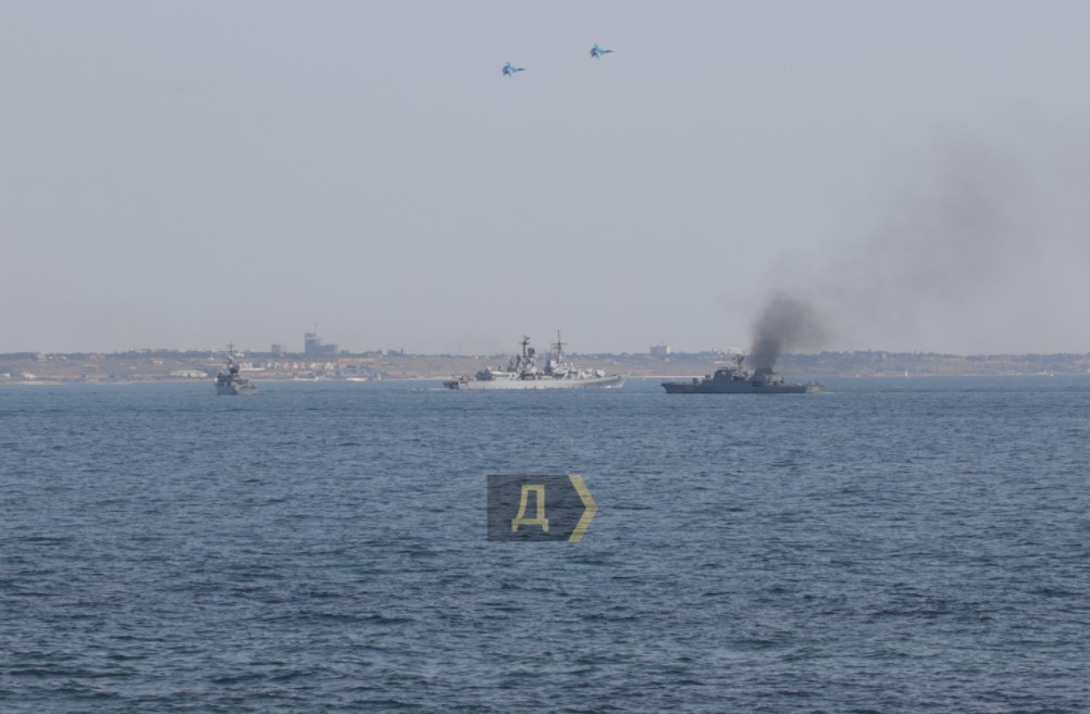 С боевыми пловцами и десантниками. В Одесском заливе прошел морской парад ко Дню независимости (фото, видео) - 7 - изображение