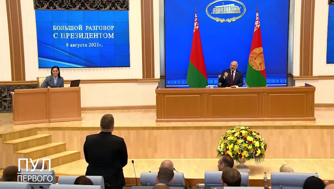 «Все мы женаты!». Лукашенко пошутил в ответ на комплимент Макса Назарова его пресс-секретарю