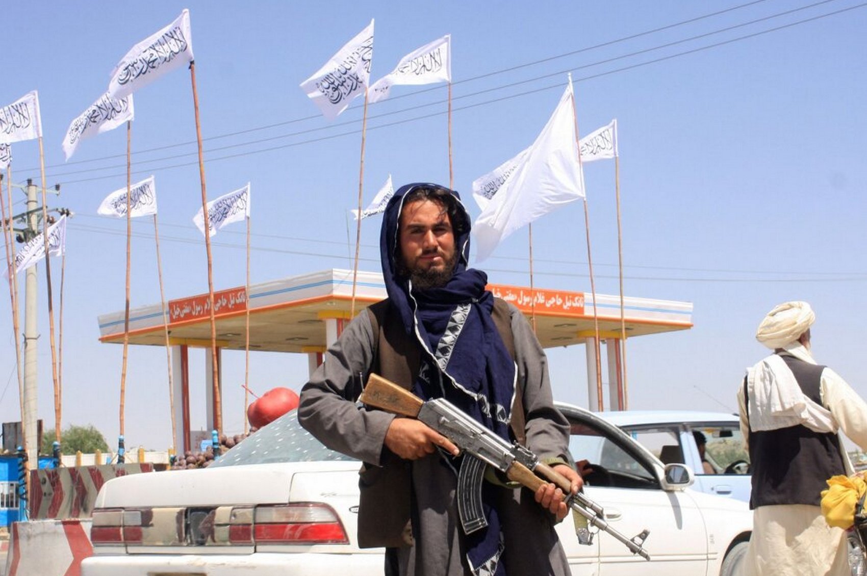 Талибы запретили вывозить из Афганистана доллары и исторические ценности