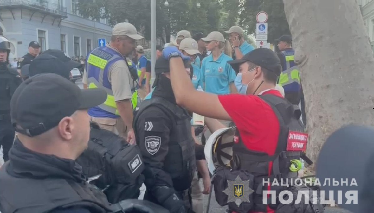 Драка во время ЛГБТ-марша в Одессе: пострадали около 30 полицейских