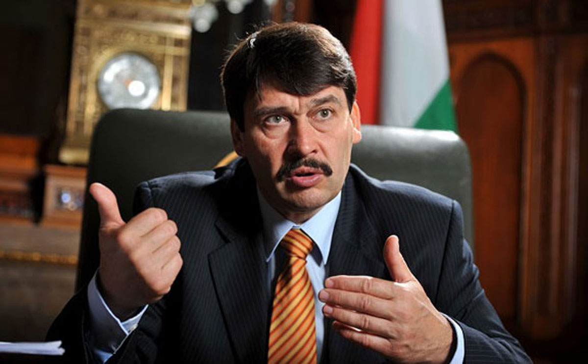 Президент Венгрии на «Крымской платформе» раскритиковал языковую политику Украины