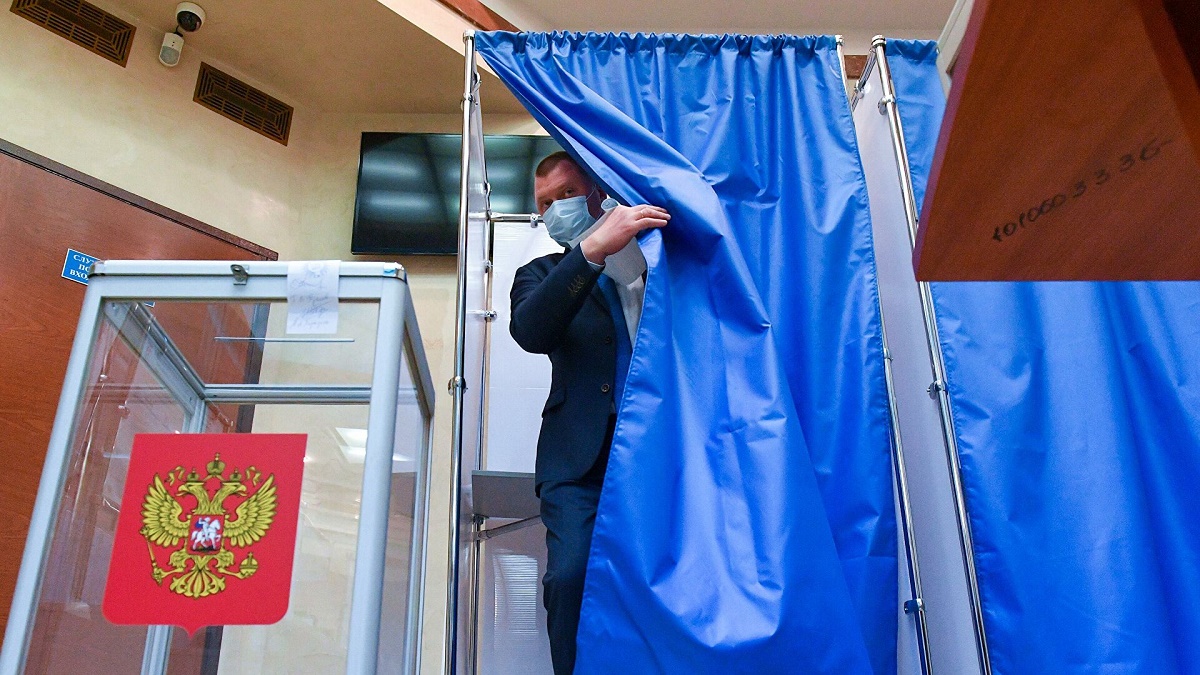 В Украине открылись участки для голосования на выборах в Госдуму РФ (фото)