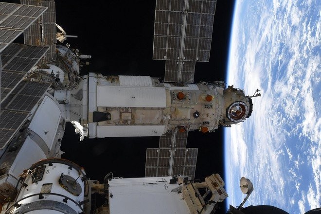 К модулю «Наука» на МКС впервые пристыковался пилотируемый корабль — Роскосмос (видео)