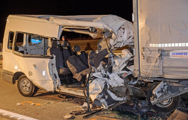 В ДТП в Венгрии погибли пять человек, среди них — граждане Украины (фото) - 2 - изображение
