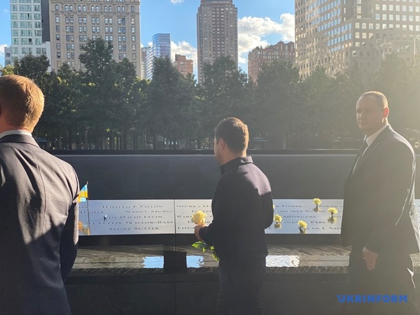 Зеленский почтил в Нью-Йорке память жертв теракта 11 сентября (фото) - 4 - изображение