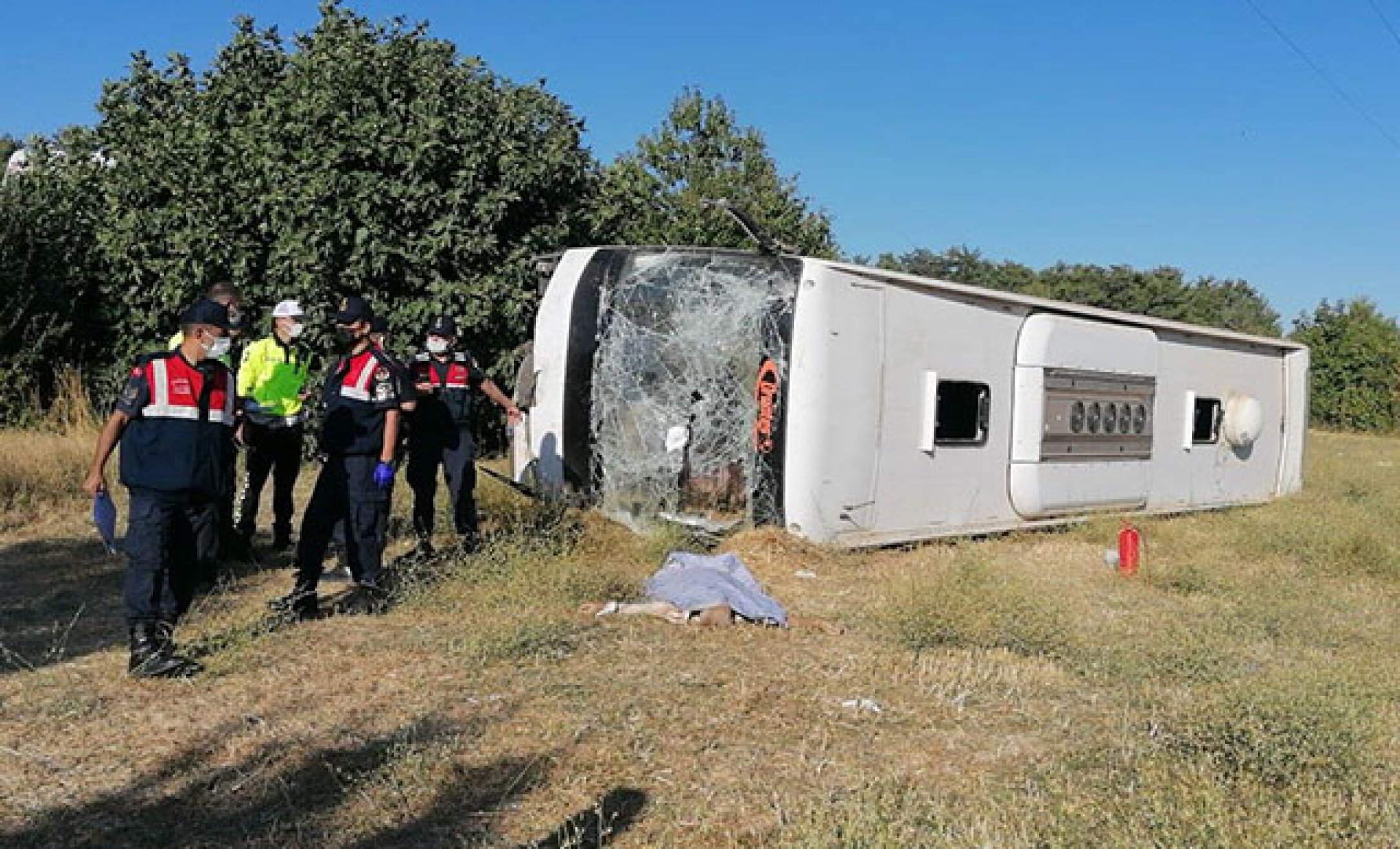 В Турции перевернулся автобус с украинскими туристами: есть погибший (фото, видео)