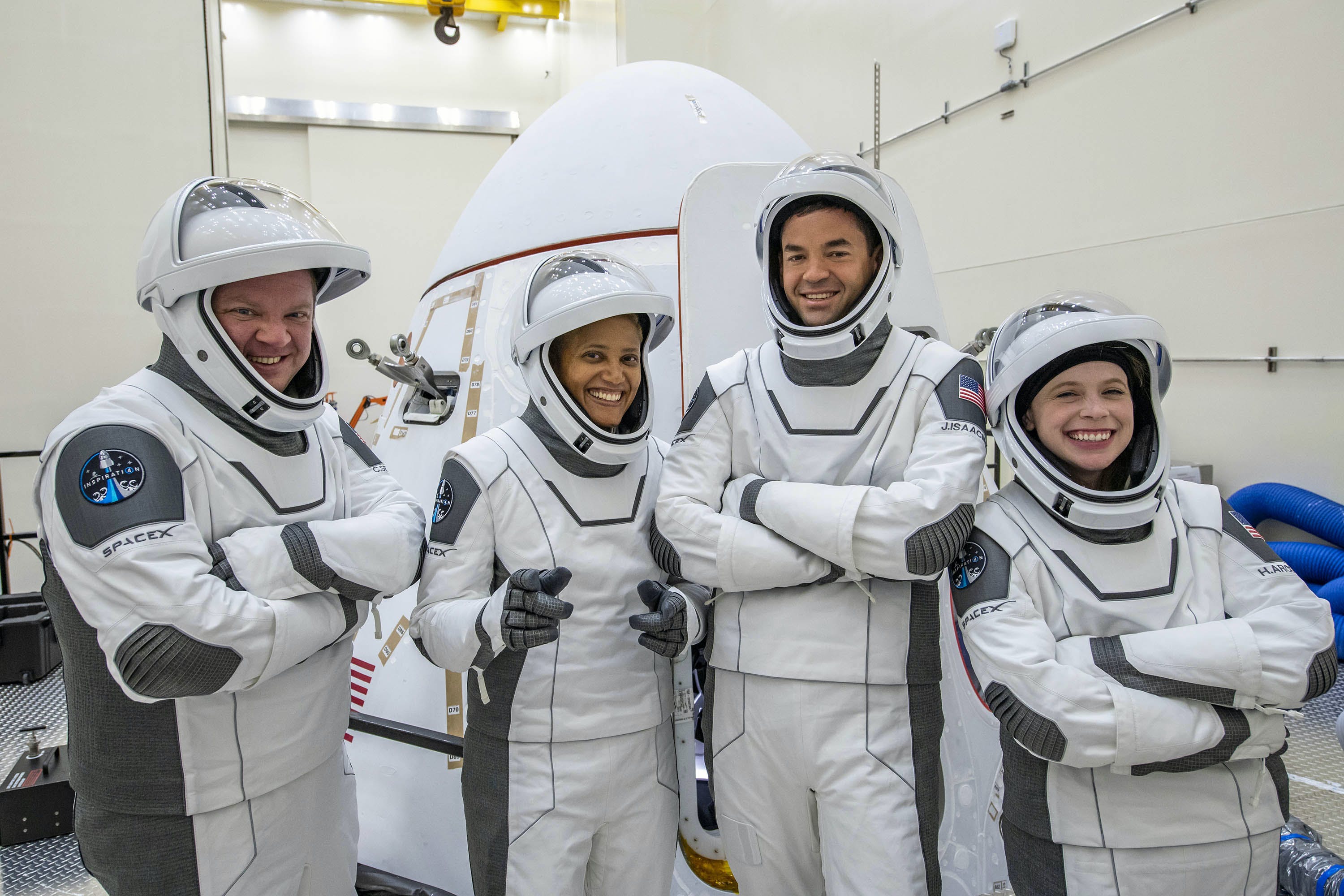 Илон Маск отправил туристов в космос: кто они, что будут делать и сколько это вообще стоит