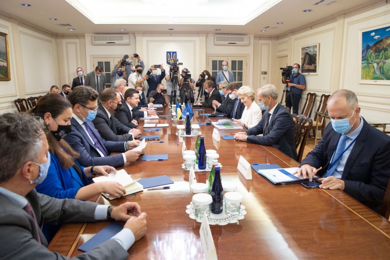 Зеленский в США обсудил с главой Еврокомиссии ситуацию в Крыму и «Северный поток — 2» (фото) - 2 - изображение