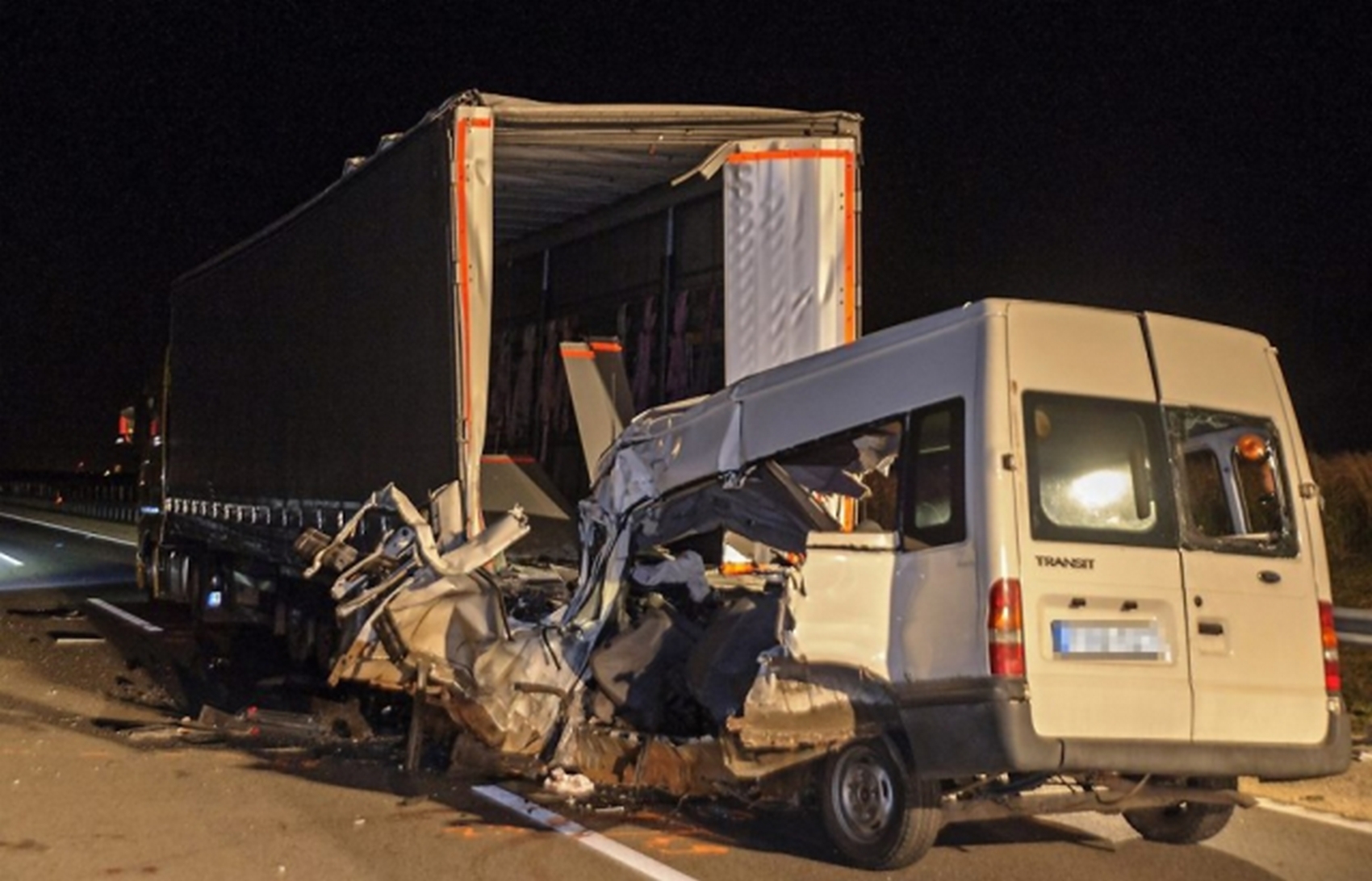 В ДТП в Венгрии погибли пять человек, среди них — граждане Украины (фото)
