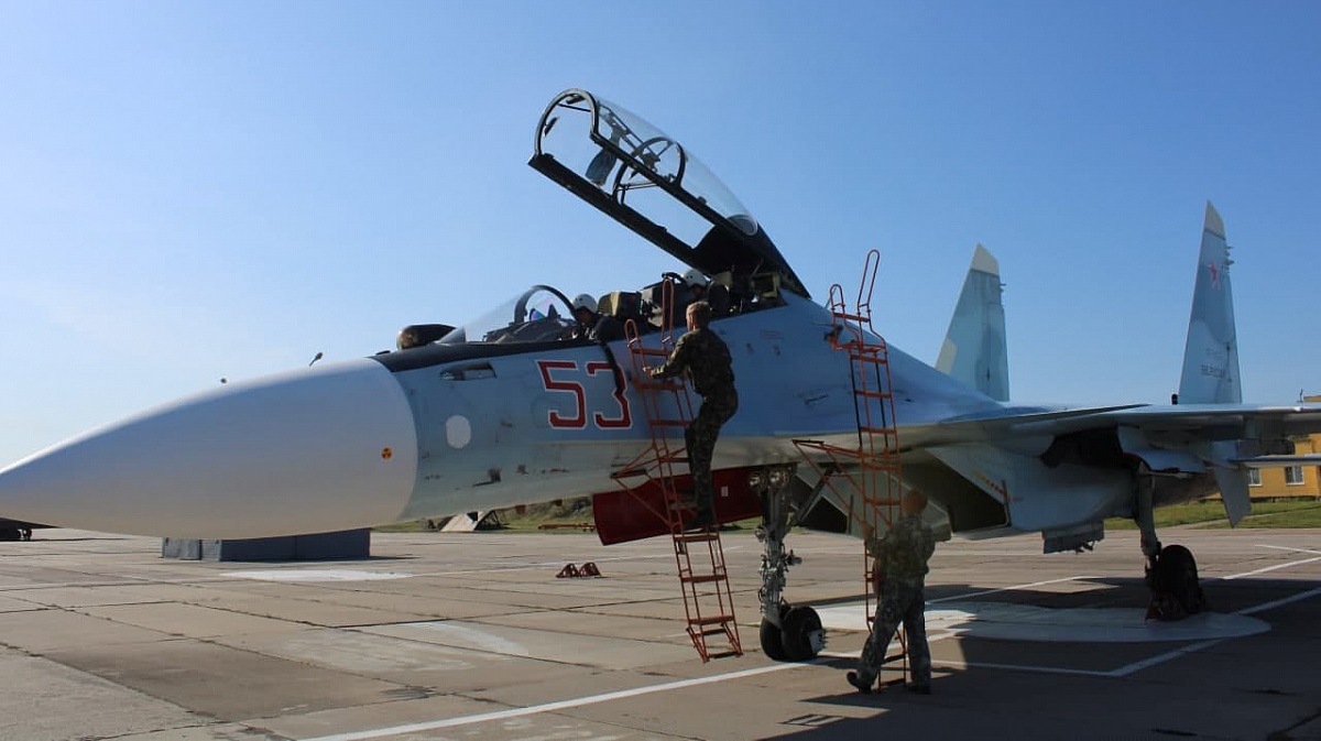 Россия разместила истребители Су-30СМ в 430 км от Киева (фото)