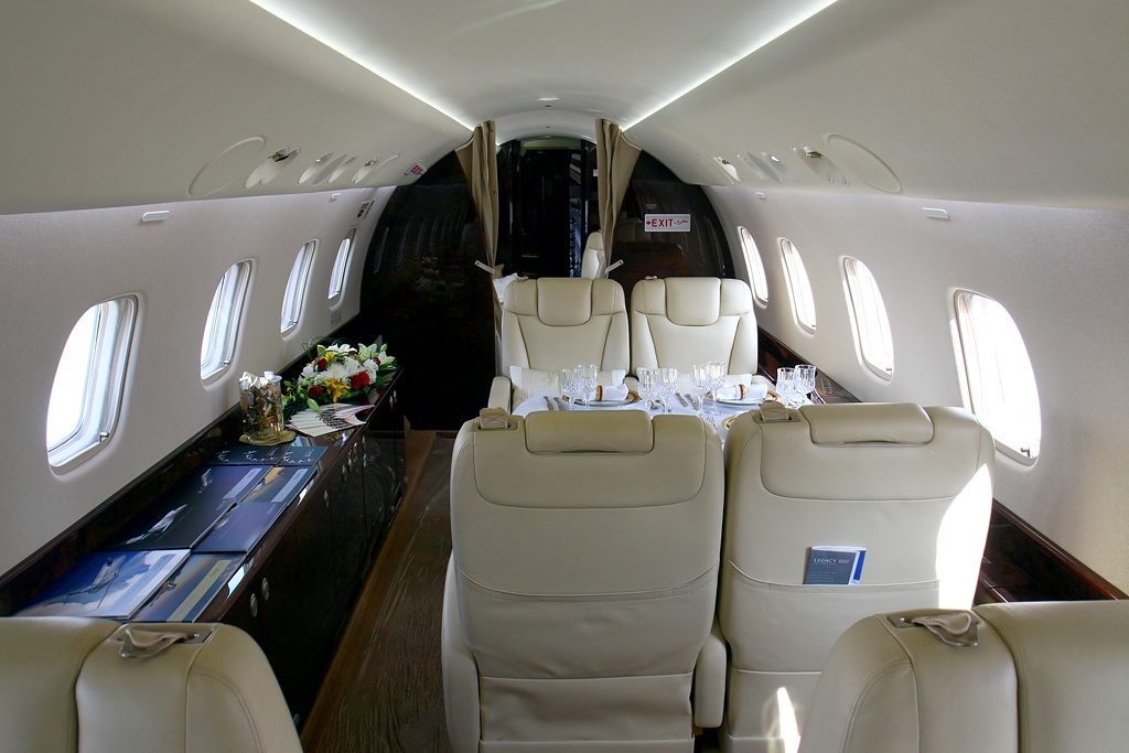 Президент Эквадора продаст личный самолет ради бюджета страны - 2 - изображение