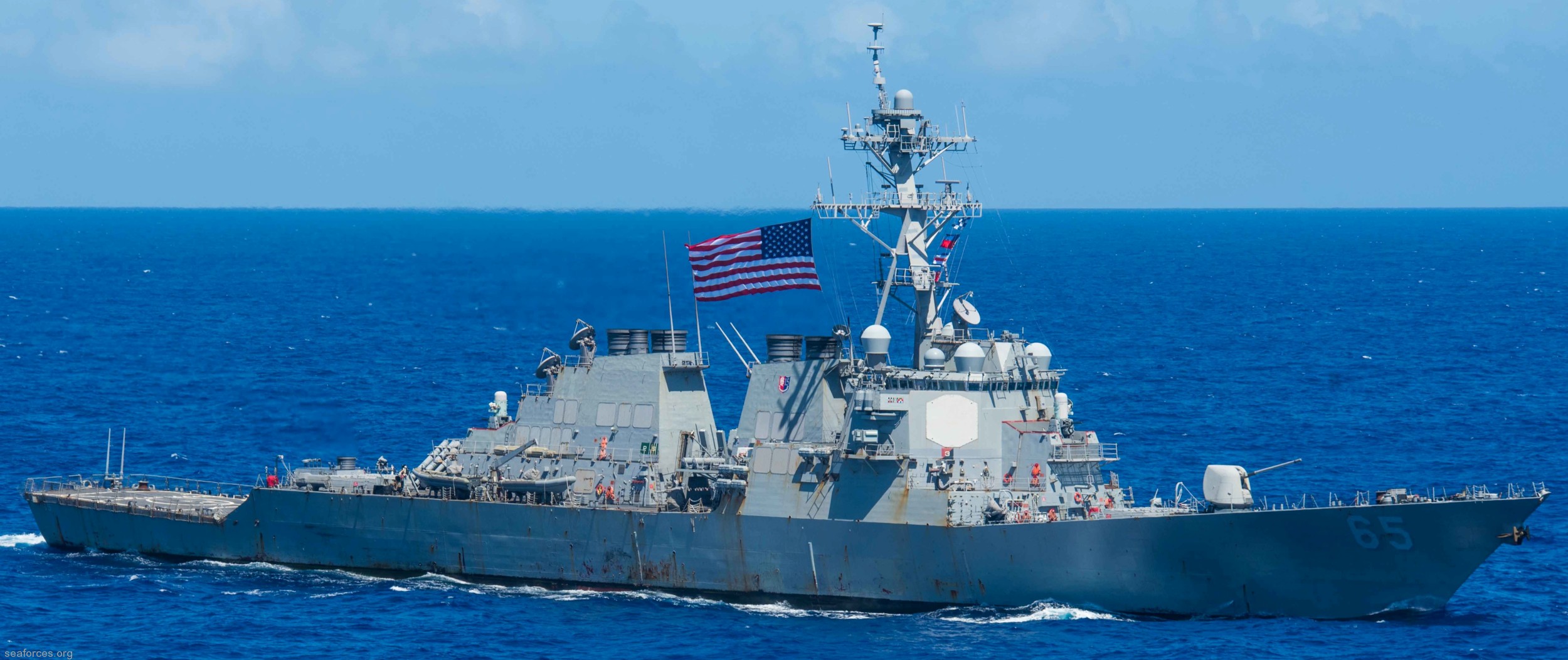 Китай обвинил эсминец США во вторжении в территориальные воды КНР