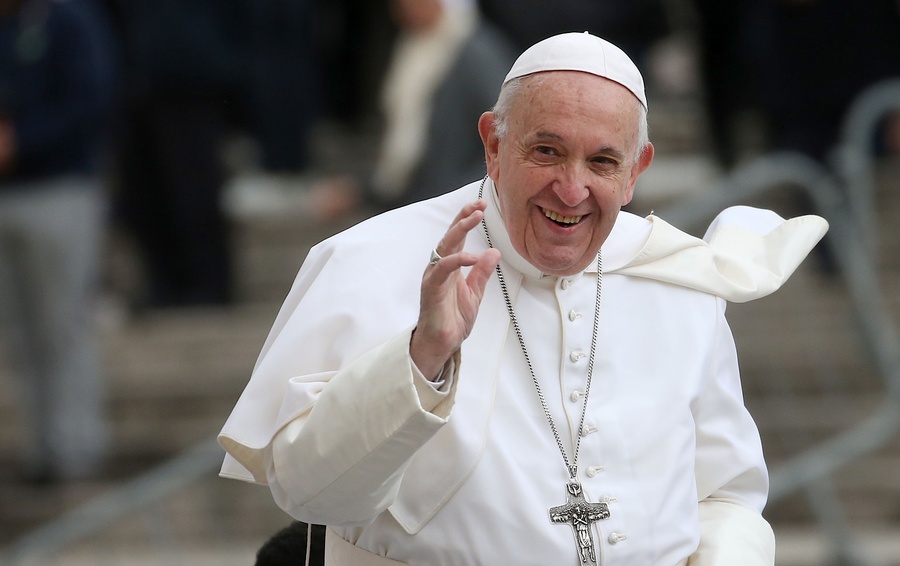 Папа Римский отправил в итальянские тюрьмы 15 тысяч порций мороженого