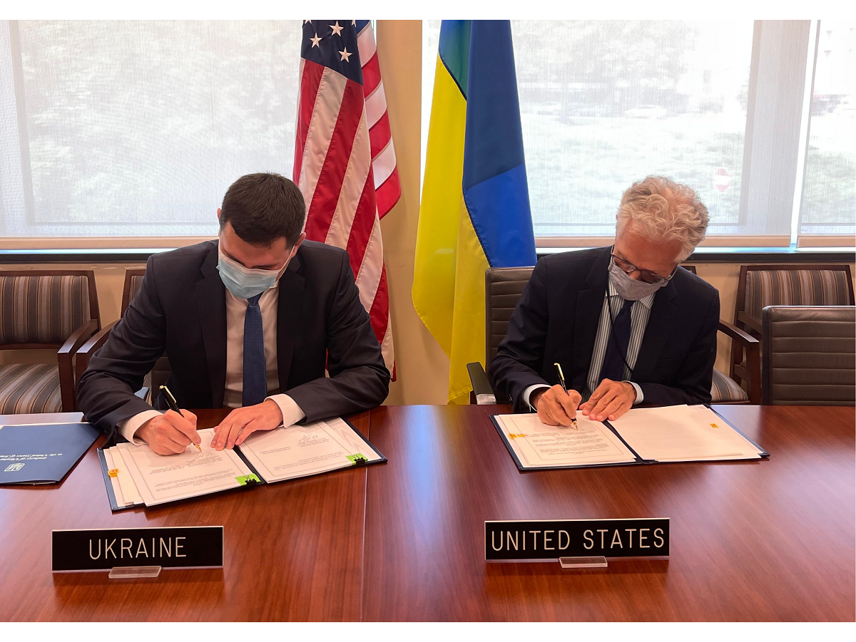 Между Украиной и США установят линию защищенной связи - 1 - изображение