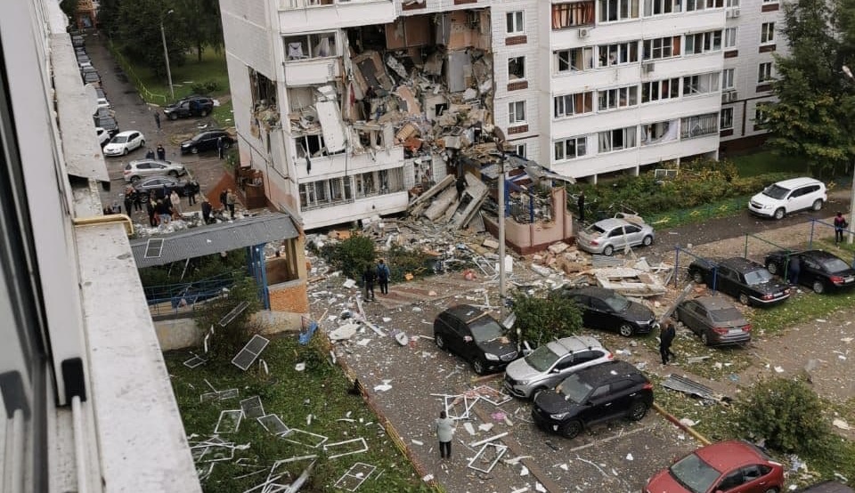 В Подмосковье произошел взрыв в жилом доме: несколько этажей рухнули (фото, видео)