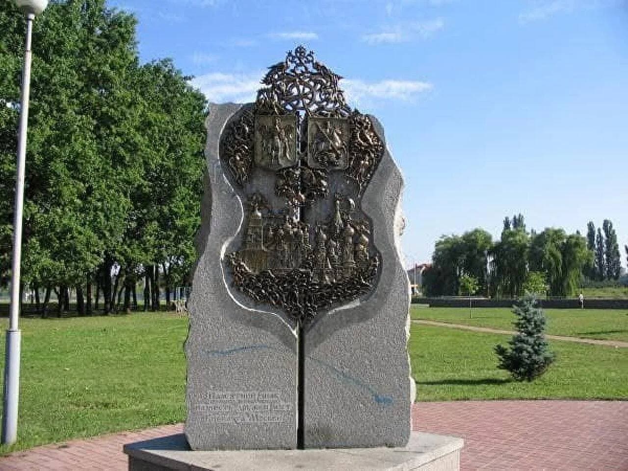 Открывайте шампанское: депутат Киевсовета заявила, что демонтировали памятник в честь дружбы с Москвой (фото)
