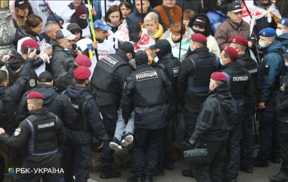 Под Радой произошла стычка между участниками SaveФОП и полицией (фото, видео)