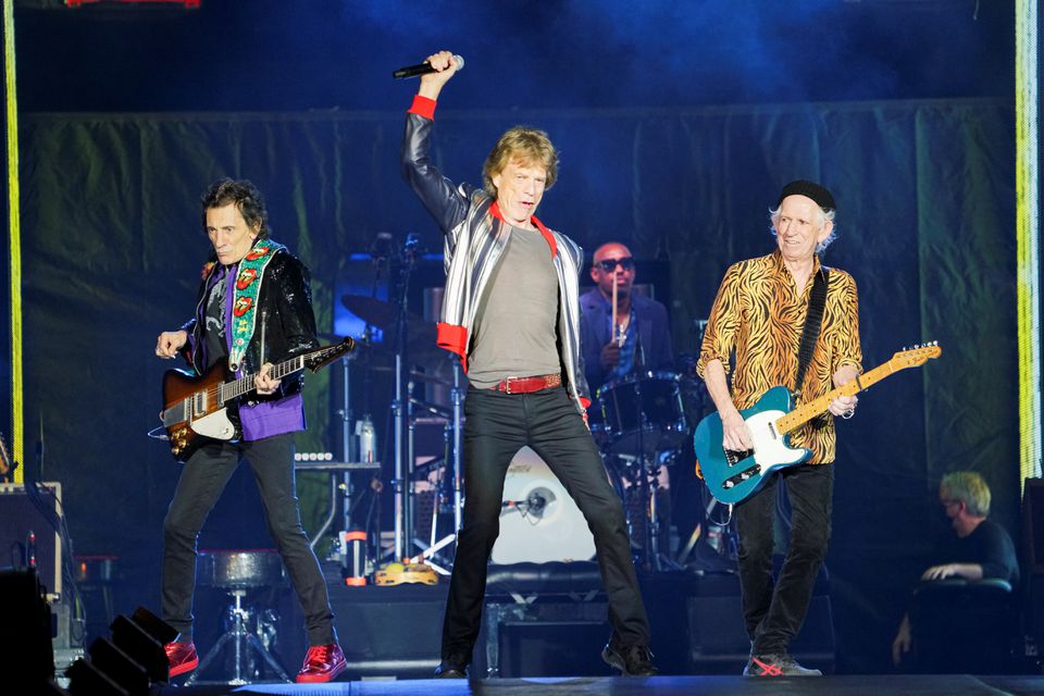 Rolling Stones почтили память Чарли Уоттса во время тура по США (фото, видео) - 2 - изображение