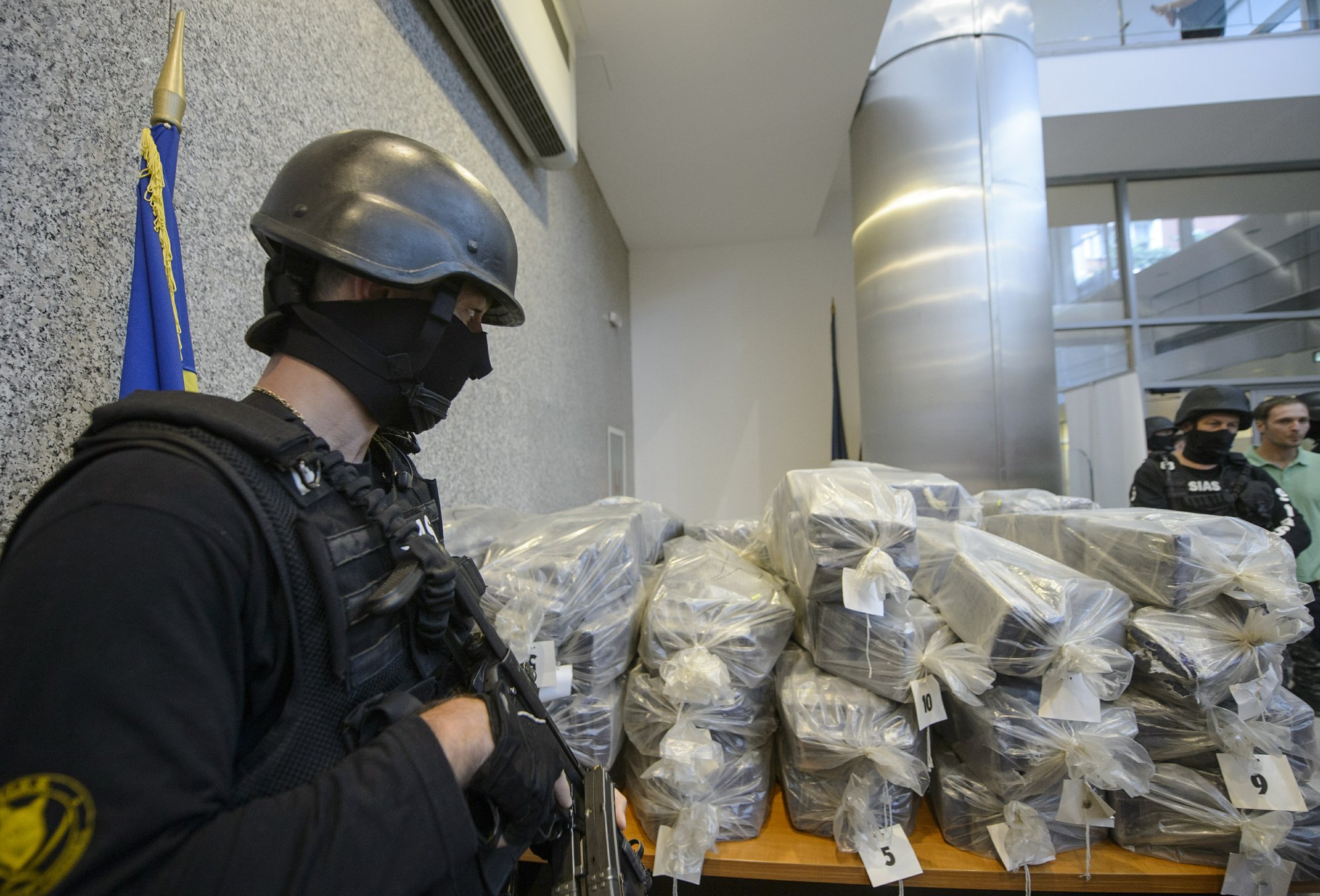 Во Франции задержали судно с тонной кокаина. Среди членов экипажа были граждане Украины