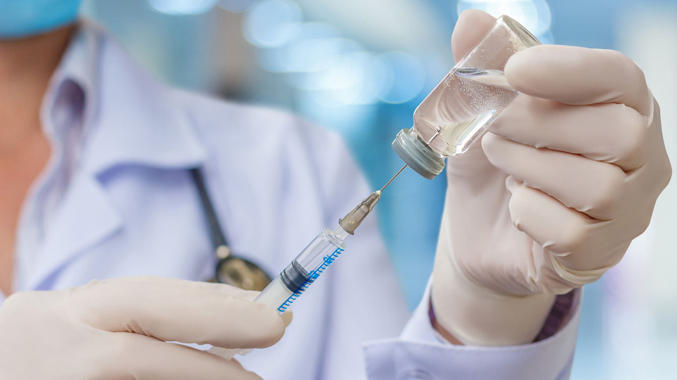 Минздрав расширит перечень профессий для обязательной вакцинации против COVID-19