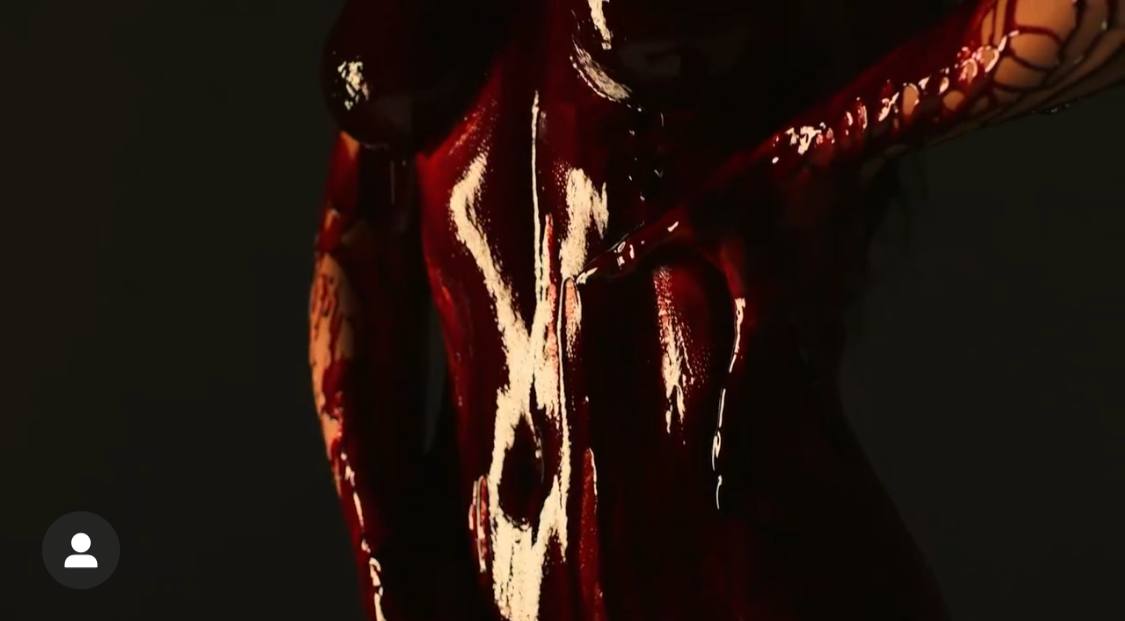 Беременная Кайли Дженнер снялась голой и вымазанной кровью (фото, видео 18+) - 1 - изображение