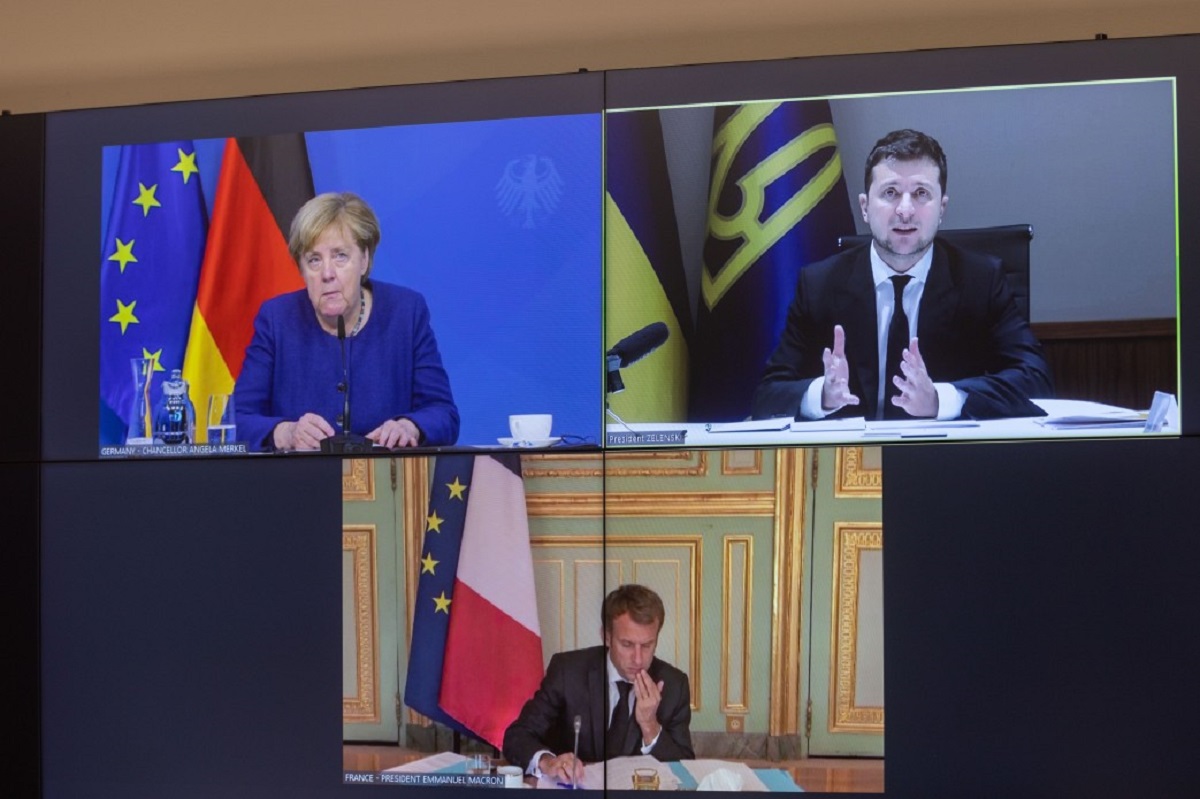 Зеленский обсудил с Меркель и Макроном Донбасс