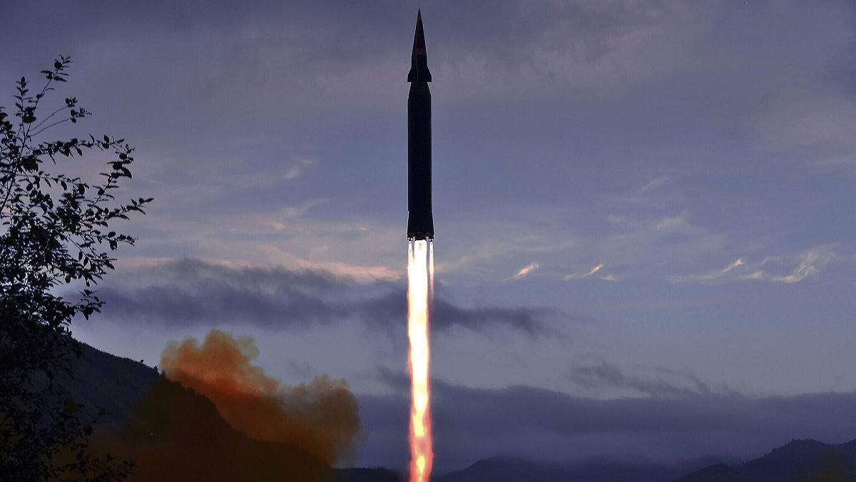 Китай испытал гиперзвуковую ракету, которая облетела земной шар перед «поражением цели» — Financial Times