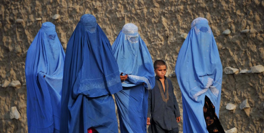 Талибы заявили, что вернули женщин в сектор здравоохранения