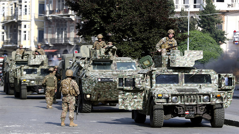 Армия Ливана стягивает бронетехнику к месту перестрелки в Бейруте