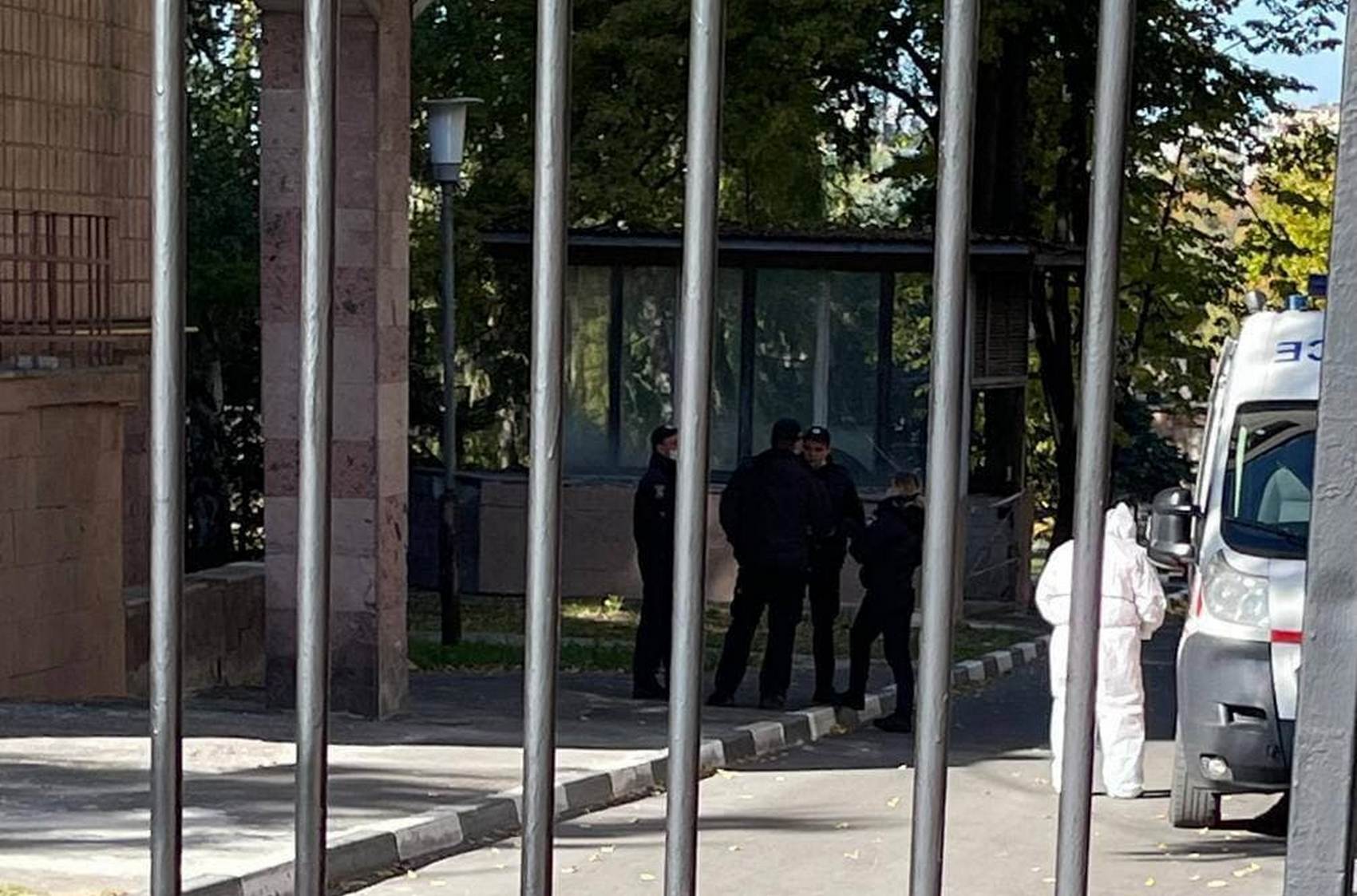 В Харькове полиция проверяет сообщение о минировании больниц и супермаркета