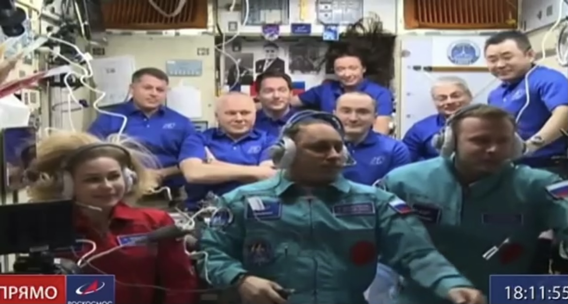 «Киноэкипаж» уже на борту МКС: Пересильд рассказала о впечатлениях от полета (видео)