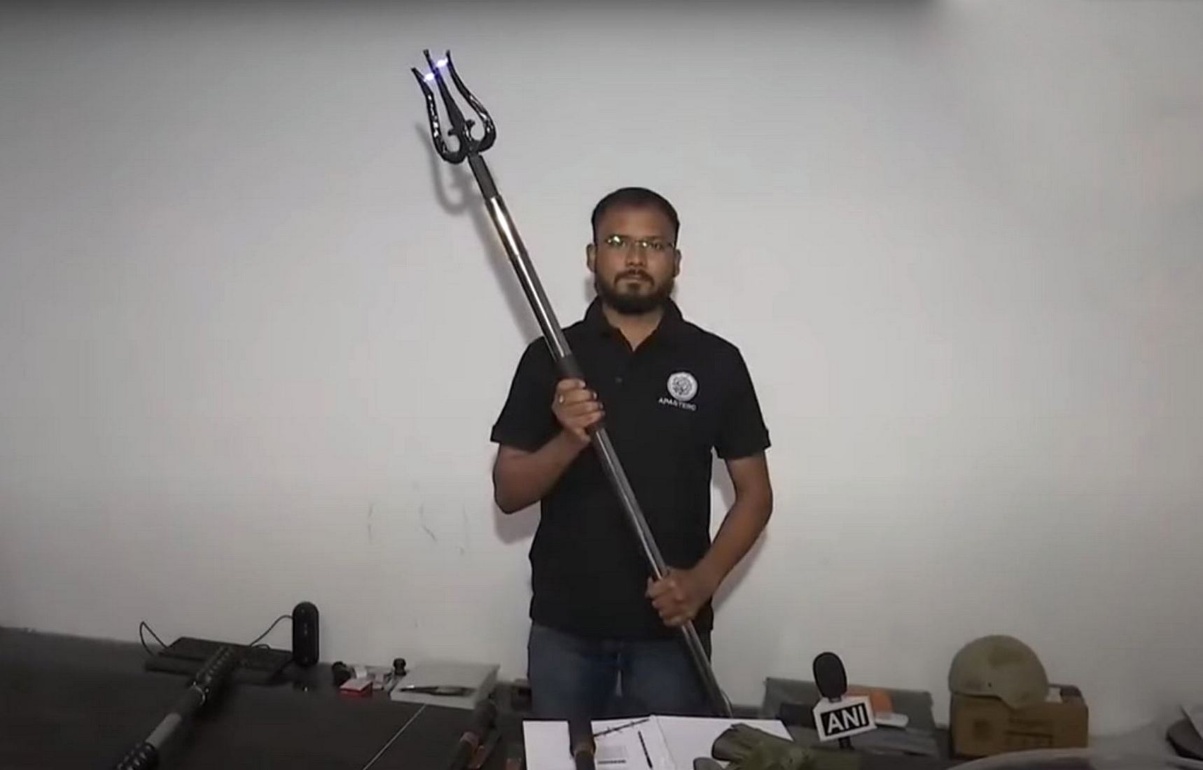 Индийских пограничников вооружат электрическим трезубцем (видео)