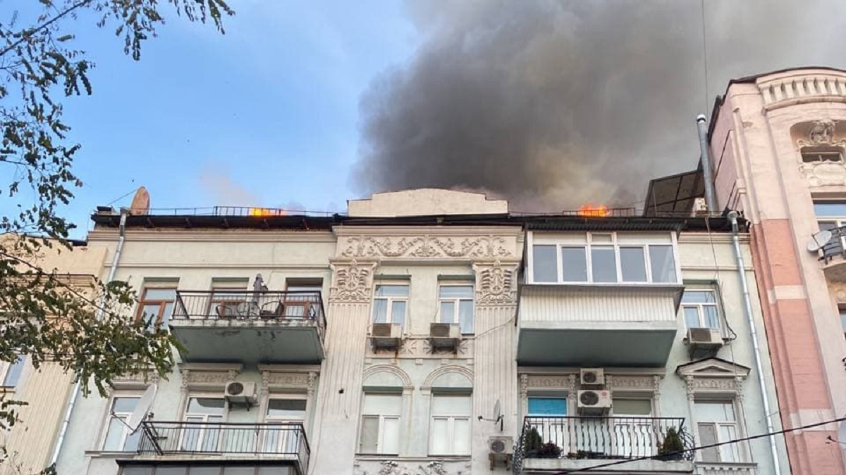 Пожар возле Майдана: спасатели эвакуировали жителей многоквартирного дома (фото) - 1 - изображение