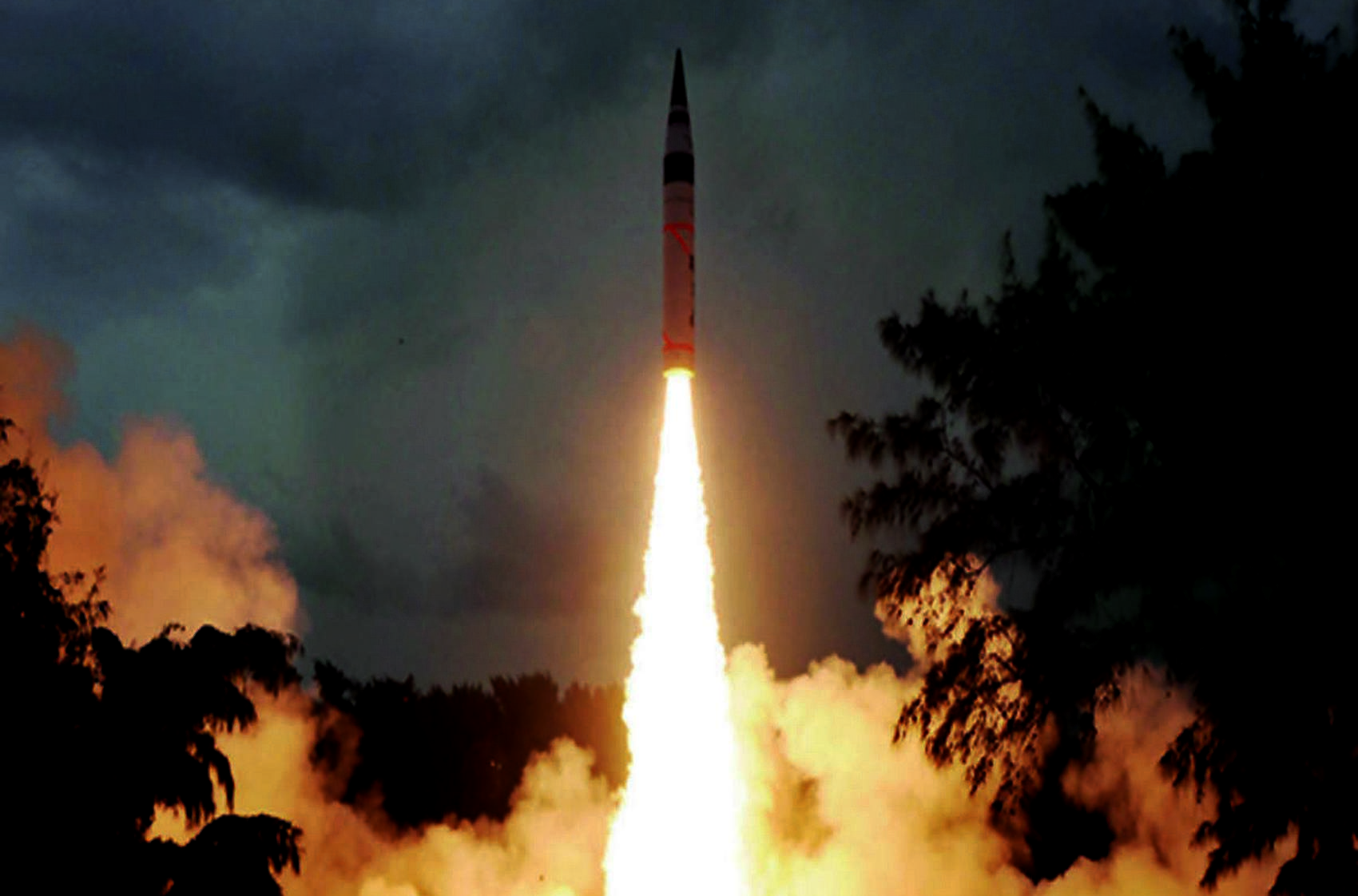 В Индии прошли испытания межконтинентальной ракеты Agni-V